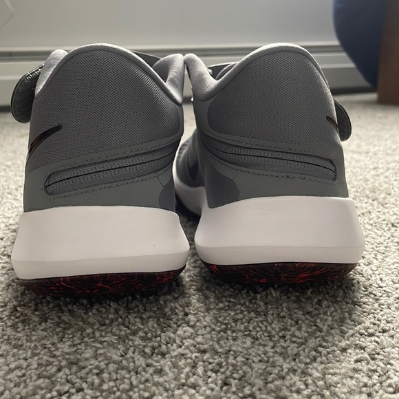 Women’s Nike Air Flyease Precision II Basketball Shoes - Picture 4 of 11